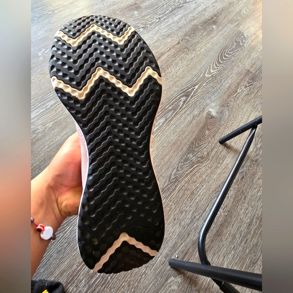 Nike Women's Revolution 5 Athletic Shoe BQ3207-600 - Pink Rose Metallic - sz 11 - Picture 4 of 10